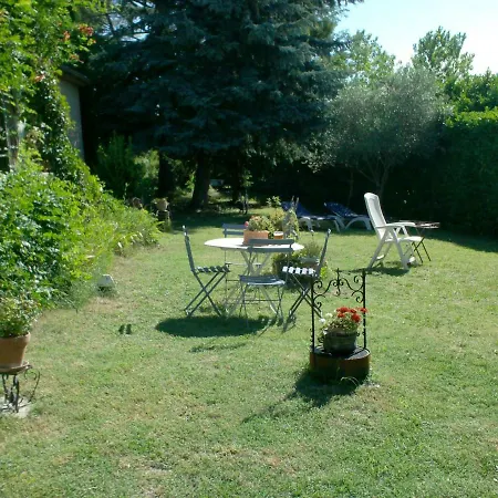 L'Oustalet Apartment La Tour-d'Aigues Exterior photo